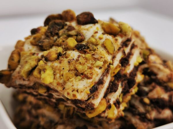 Türkische Süßware (Lokum) mit Nougat und Nüssen – Bild 2
