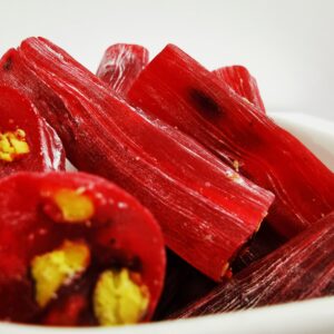 Türkische Süßwaren mit Granatapfel und Pistazien