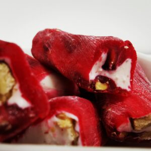 Türkische Süßwaren mit Pistazien und Ummantelung aus Granatapfel