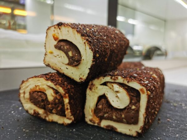 Türkische Süßwaren mit Nougat und Ummantelung aus Schokolade – Bild 2