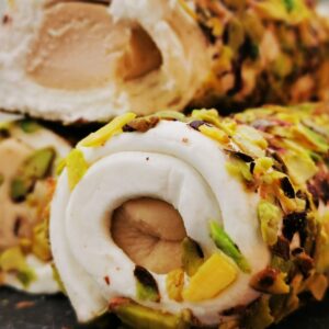 Türkische Süßwaren mit Haselnusscreme und Pistazie