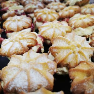 Türkische Plätzchensterne mit Marmelade