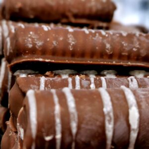 Türkische Plätzchensticks mit knackigem Schokomantel