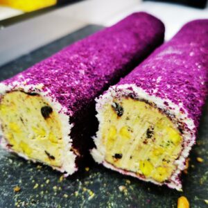 Türkische Süßware mit umhüllten schwarzen Maulbeeren