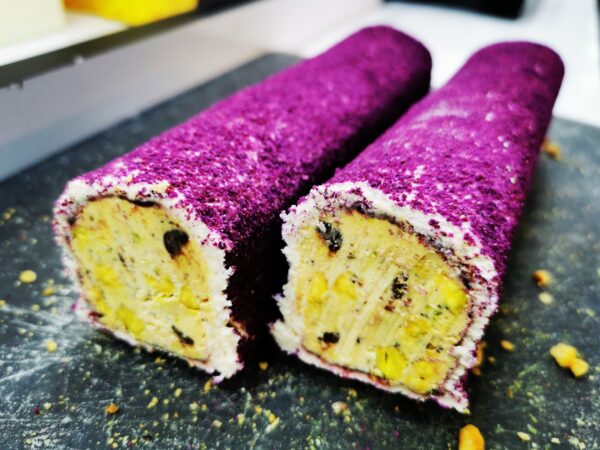 Türkische Süßware mit umhüllten schwarzen Maulbeeren