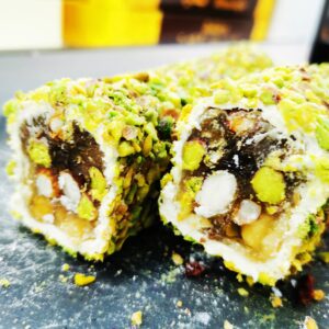 Türkische Süßware mit Pulver und Pistazien (Spezial)